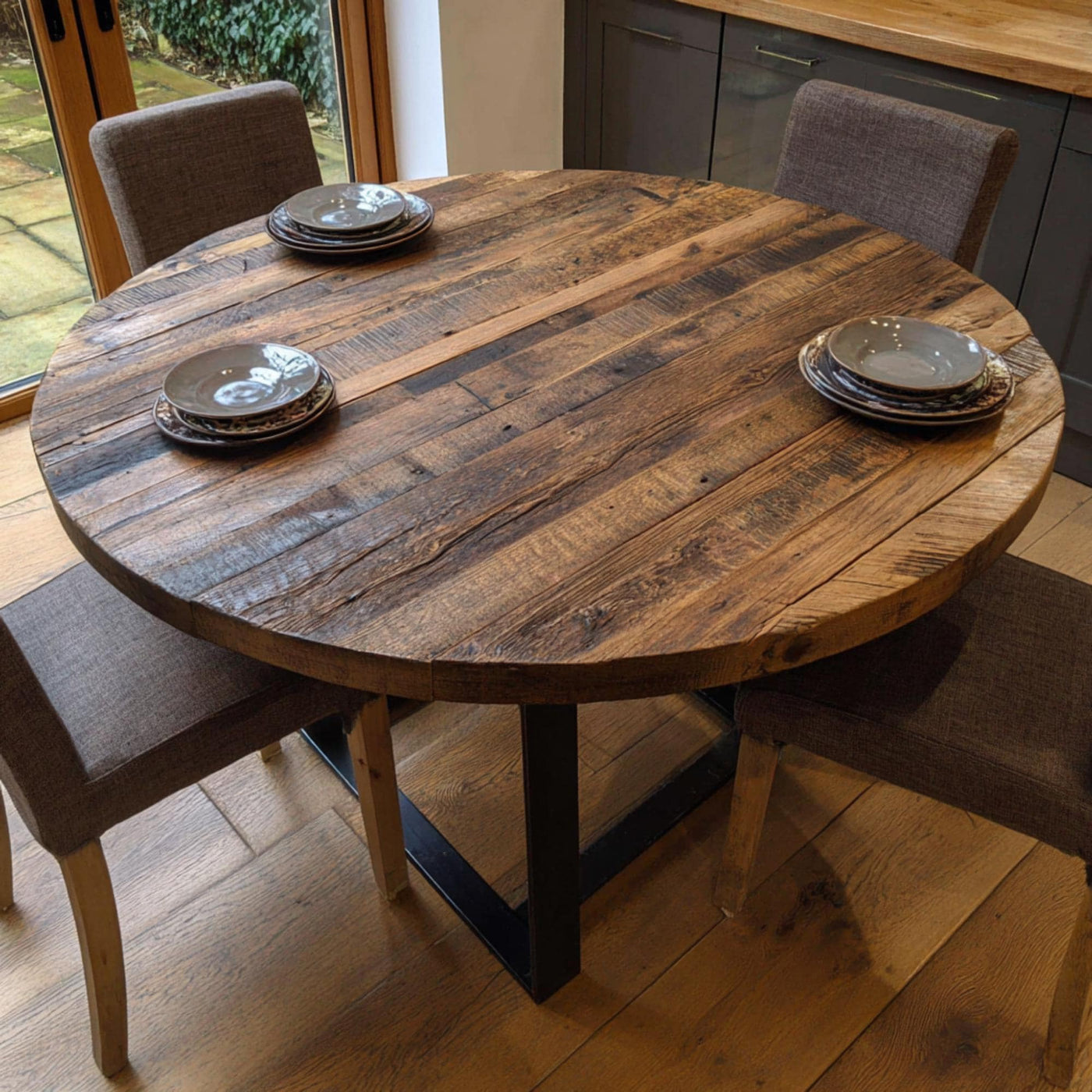 ROUND WOOD TABLE